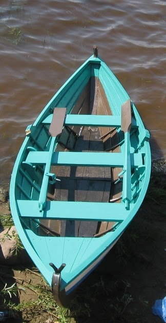 Деревянная лодка 